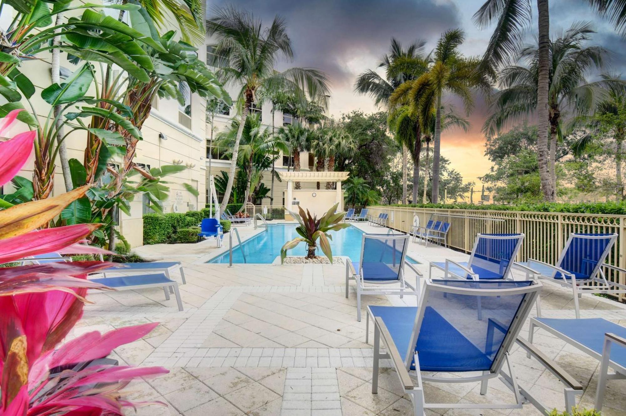 Hilton Garden Inn Palm Beach Gardens Exterior foto
